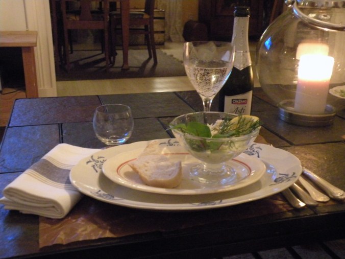 Skagenröra, nybakat bröd och lite bubbel