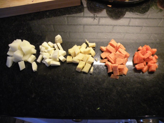 Från vänster: potatis, palsternacka, kålrot, sötpotatis och morot.