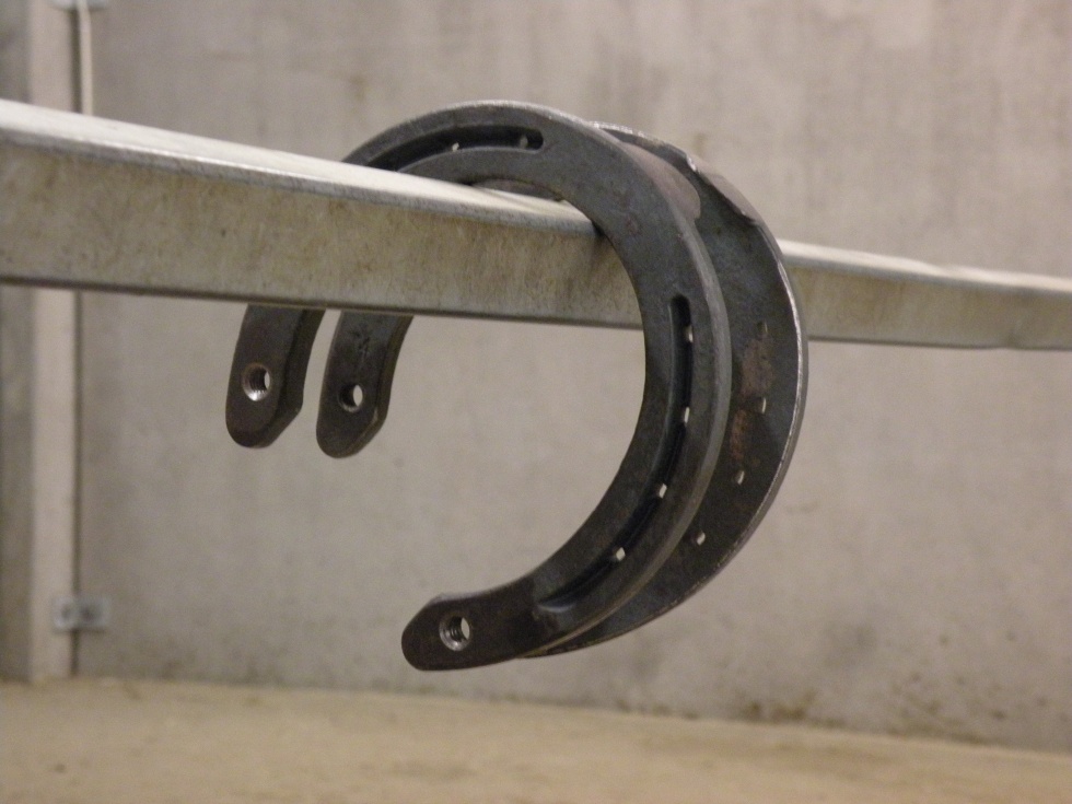 Vem har glömt sina skor i stallet? :)