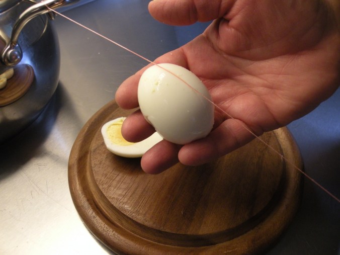 Sytråd - Smidigt sätt att dela ägg