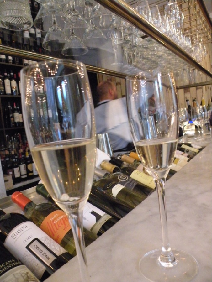 Vi firar med champagne!