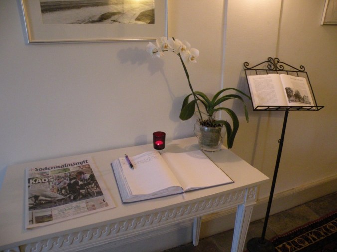 Gästboken i entrén