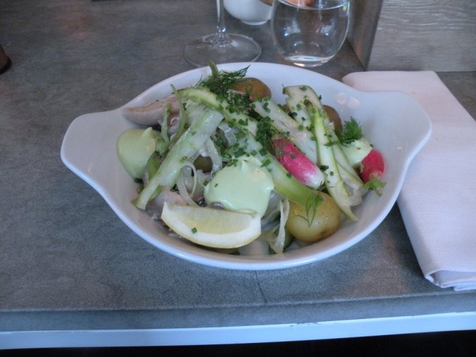 A-a-a-amazing rökt makrill med tillbehör. Fantastiskt fräscht, gott och vårligt!