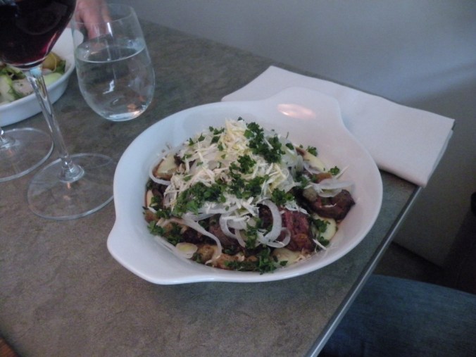 Stekt njurtapp med potatiskräm, pepparrot och krutonger