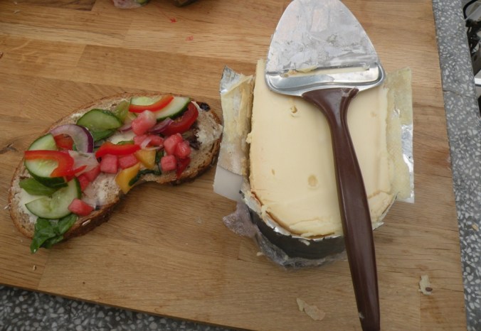 En stöddig dansk med fruktigt sällskap.