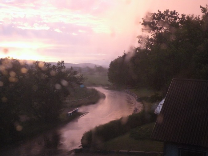 Soluppgång och skyfall 04.30 i morse