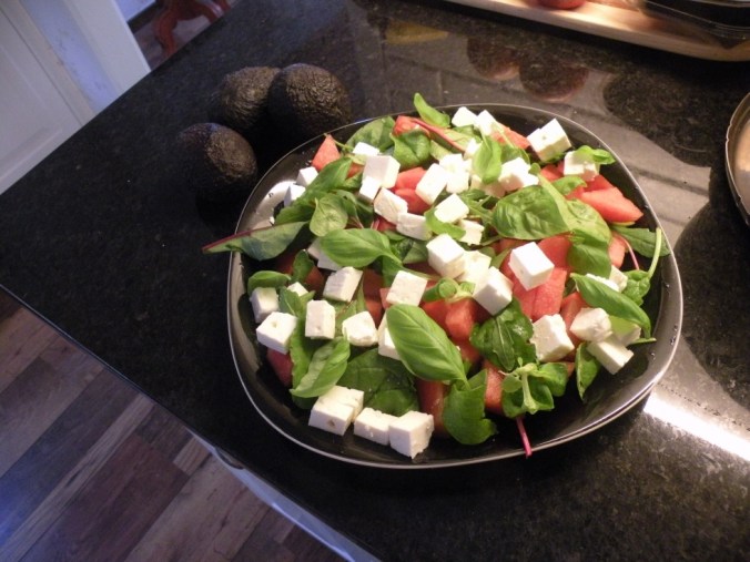 Melonsallad med fetaost och basilika. Avokador till Guacamole