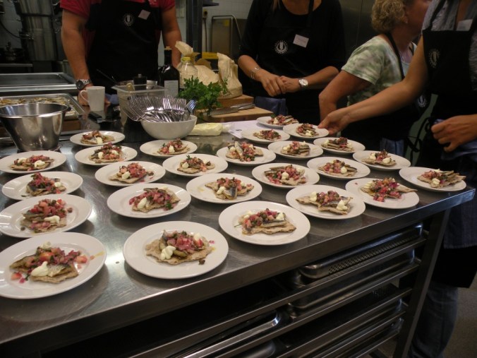 Gott knäckebröd med Strömming och frisk topping