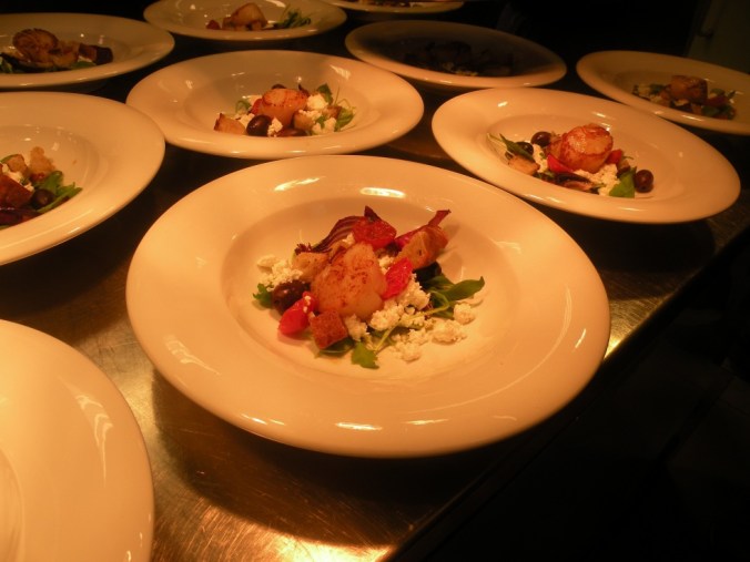 Vacker tallrik. Pilgrimsmussla med grekisk touch 