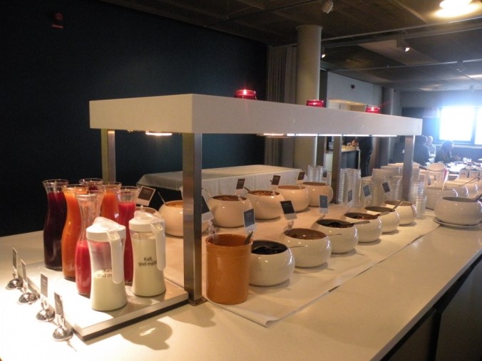 Fruktsoppor, flingor, musli, juice och sylt i stort urval