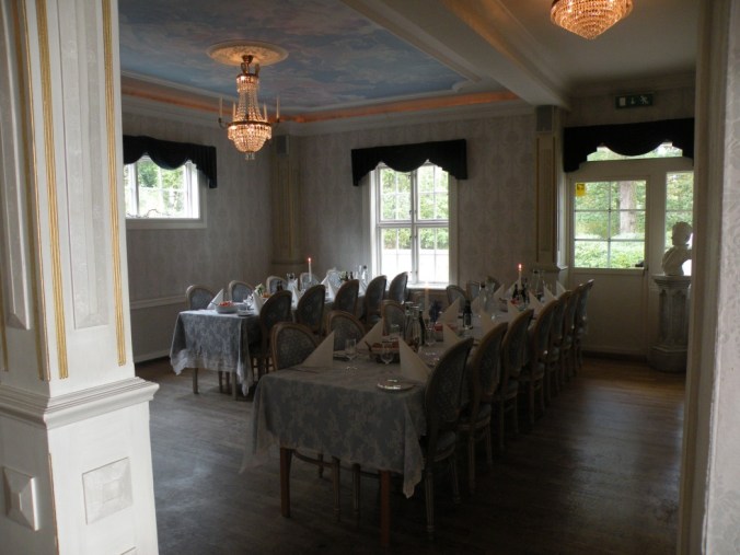 En av matsalarna inne på herrgården