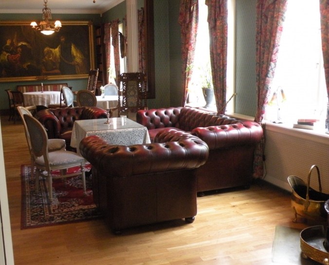 Sköna soffor för klassiskt soffhäng!