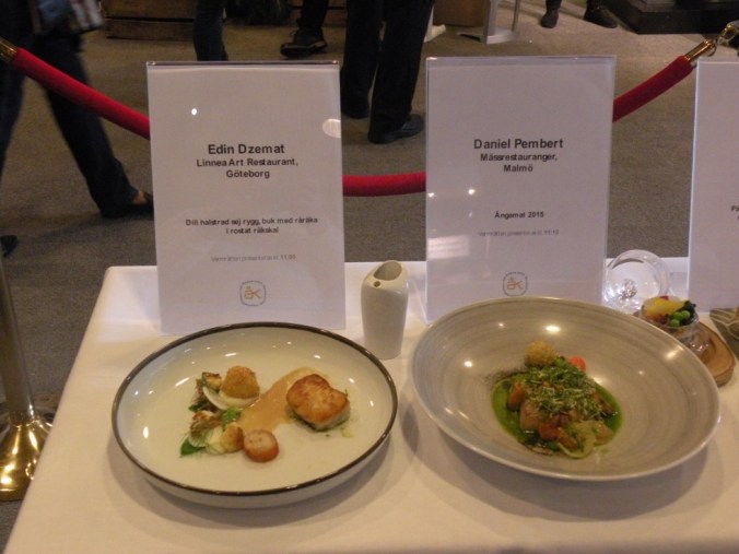 Först ute! Edin Dzemats och Daniel Pemberts tallrikar. Jag kan gissa att väntan blev lång för dessa två herrar.