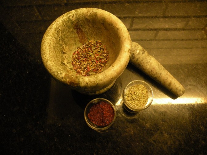 Vit- svart- grön- rosé och kryddpeppar, anjouchili och citrongräs