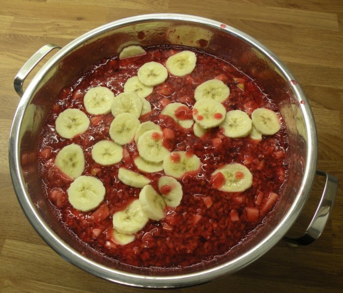 Hallonkräm med äpplen och bananer