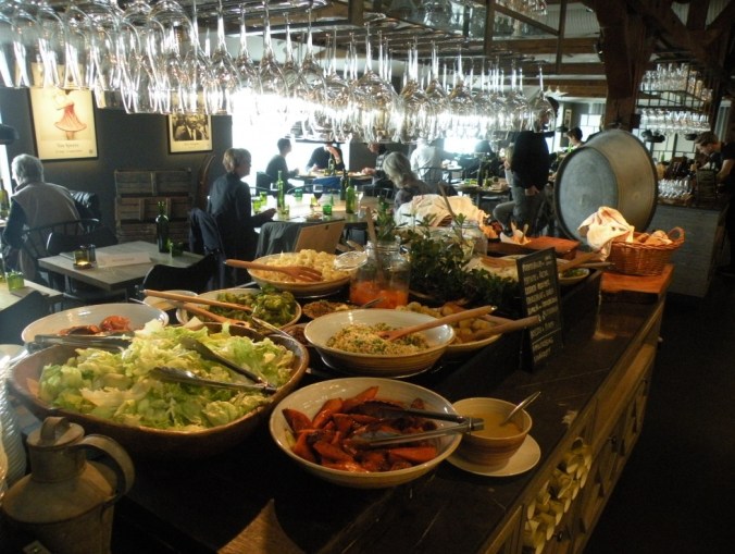 Trädgårdsbordet. Ljuvlig vegetarisk buffé