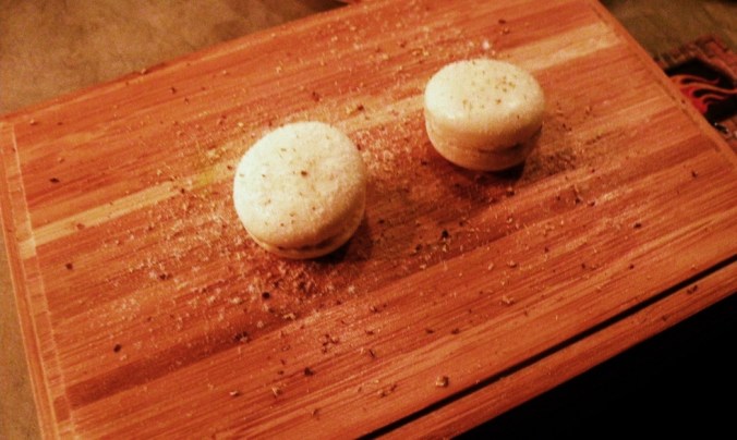 Försvinnande goda macarons med lakrits och gubbröra