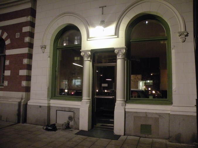 Utanför Volt som snart öppnar för kvällen!