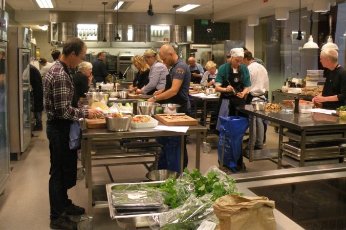 Full fart i köket på Restaurangakademien!!