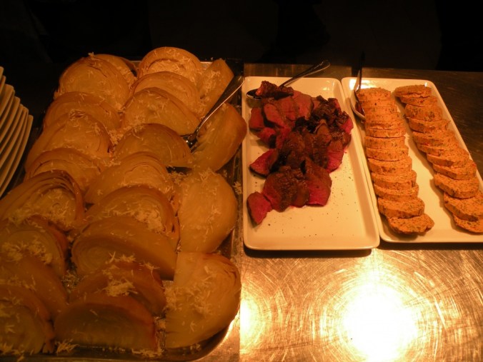 Långstekt kål, dovhjort och kryddsmör