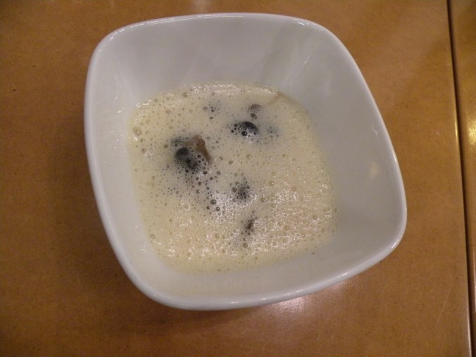 Härlig bönsoppa med svart trumpetsvamp