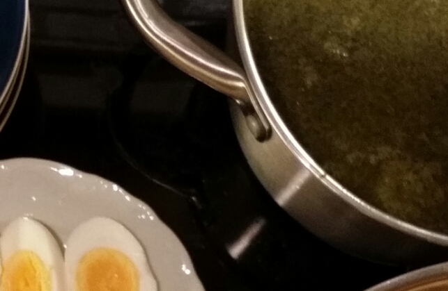 Grönkålsoppa och ägghalvor. Gott, nyttigt och snyggt!