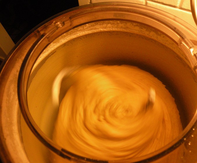 Om det ser suddigt ut så beror det på att smeten är mitt in the action!