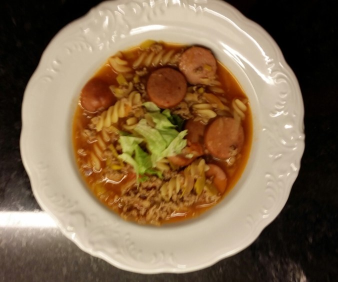 Varm, god mättande soppa