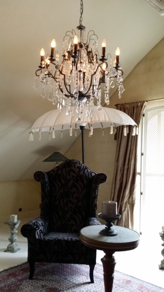 Här kan man sitta under parasollen i bröllopssviten