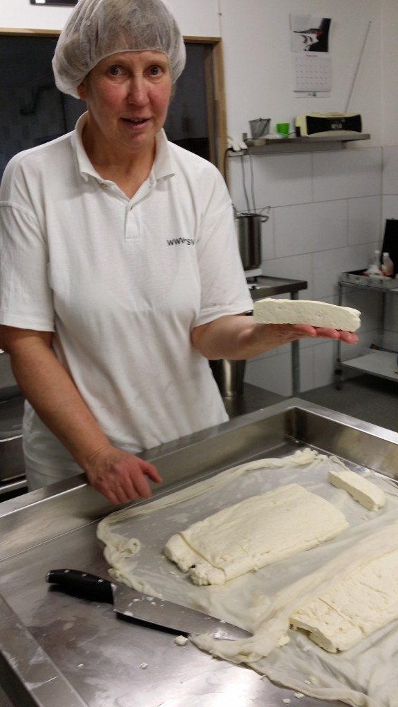 Fina skivor som sen ska sjudas i vassle