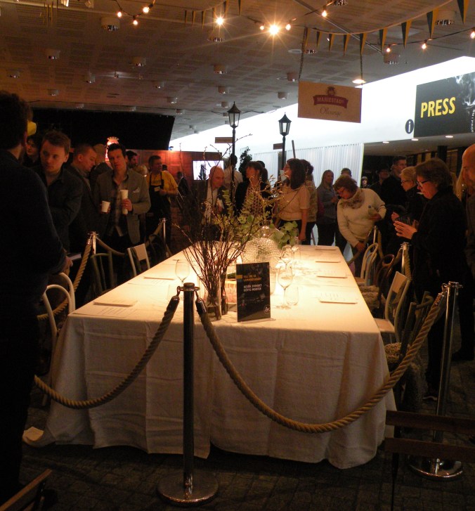 Bordet är klart för att fyllas med mästerverk!