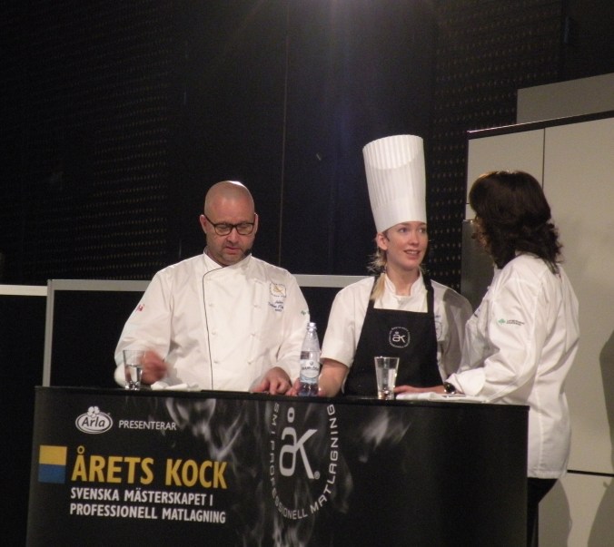 Emma Erlandsson har avslutat tävlingen och ser glad och nöjd ut.