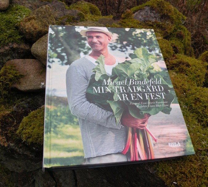Micael Bindefelds fina bok "Min trädgård är en fest."