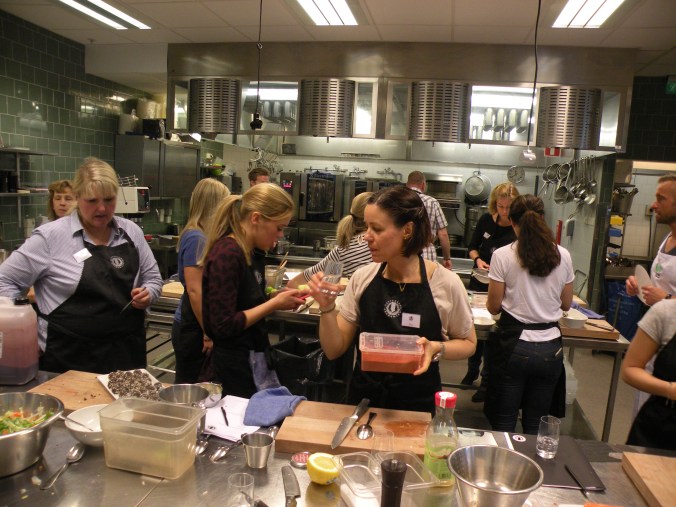 Engagerade kursdeltagare och full action!